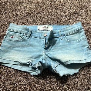Hollister size 25